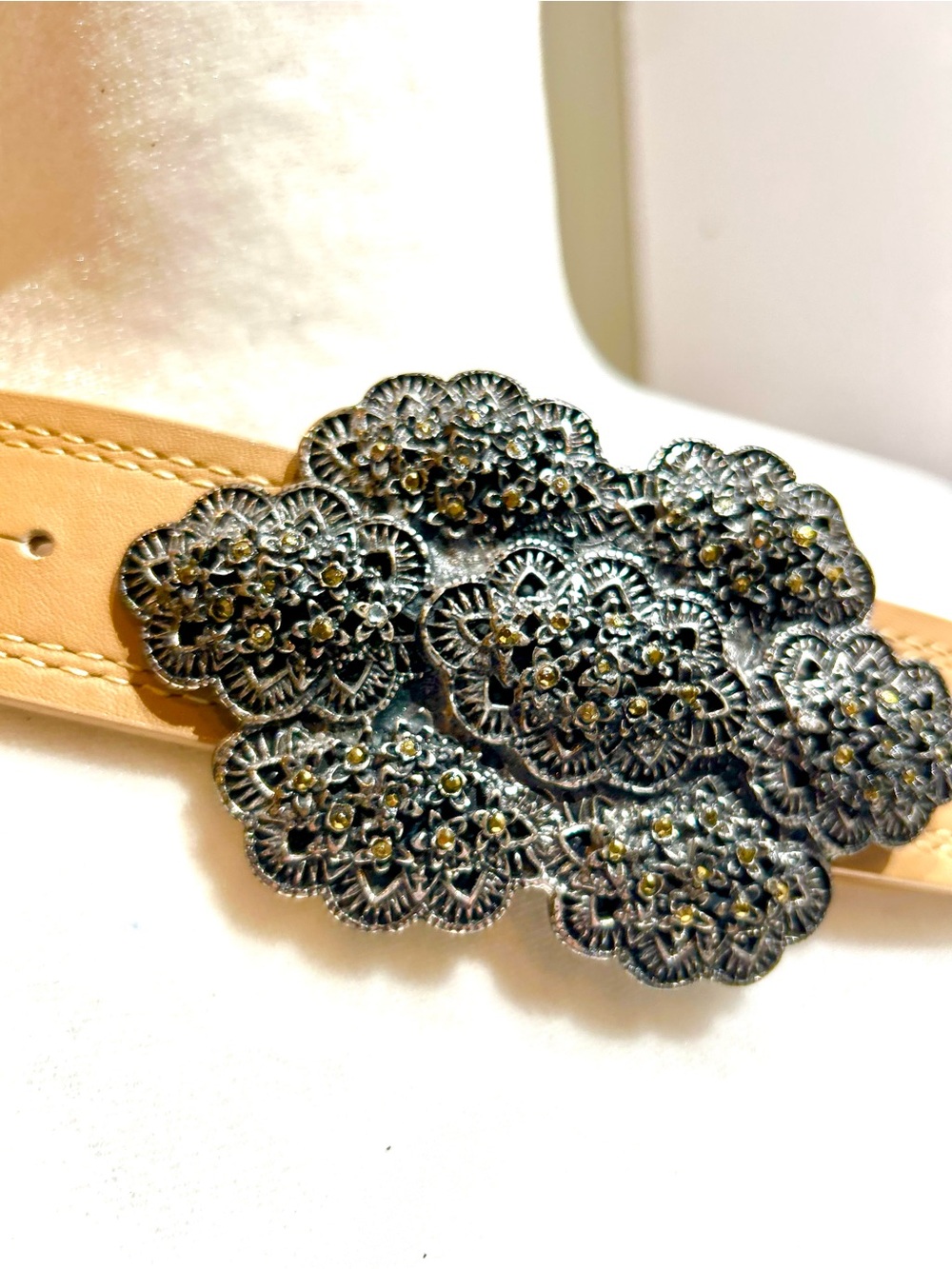 Carlisle Leather Tan Women's Belt with Decorative Marcasite Buckle Sz M NWOT